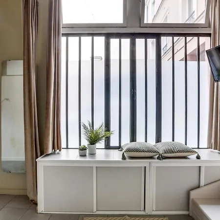 Spacious, Bright And Beautifully Decorated Flat In Heart Of Marais Short Walk To Picaso Museum
