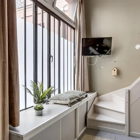 Spacious, Bright And Beautifully Decorated Flat In Heart Of Marais Short Walk To Picaso Museum
